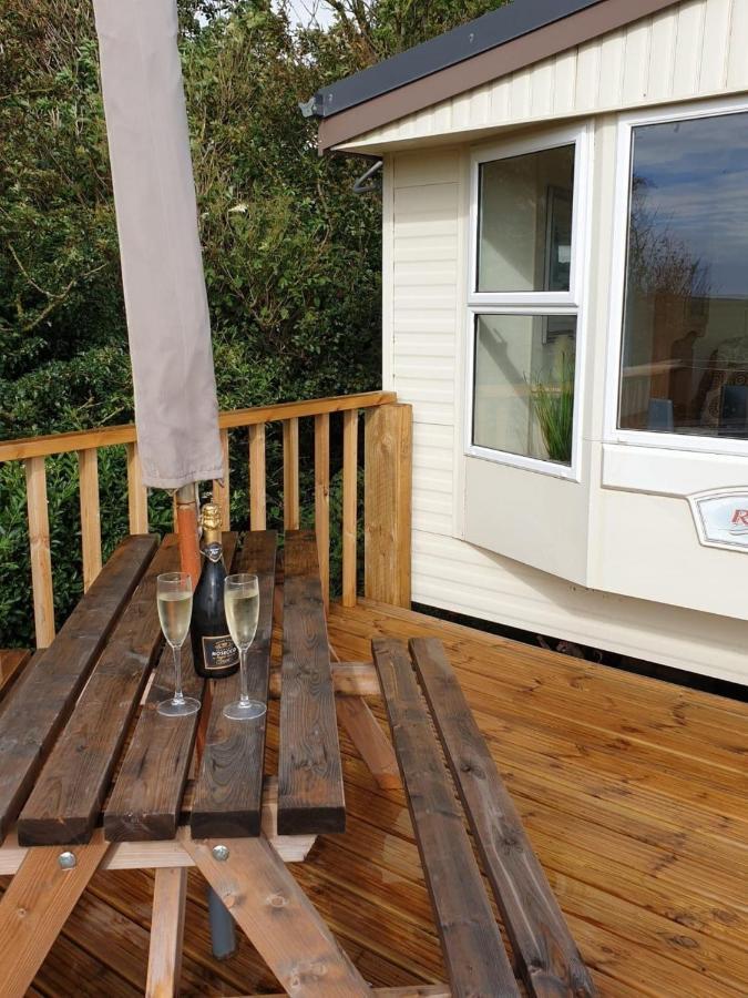 Captivating 2-Bed Static Caravan In Holyhead Llanfachraeth Buitenkant foto