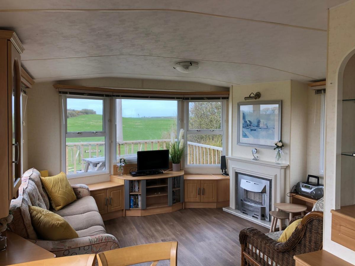 Captivating 2-Bed Static Caravan In Holyhead Llanfachraeth Buitenkant foto