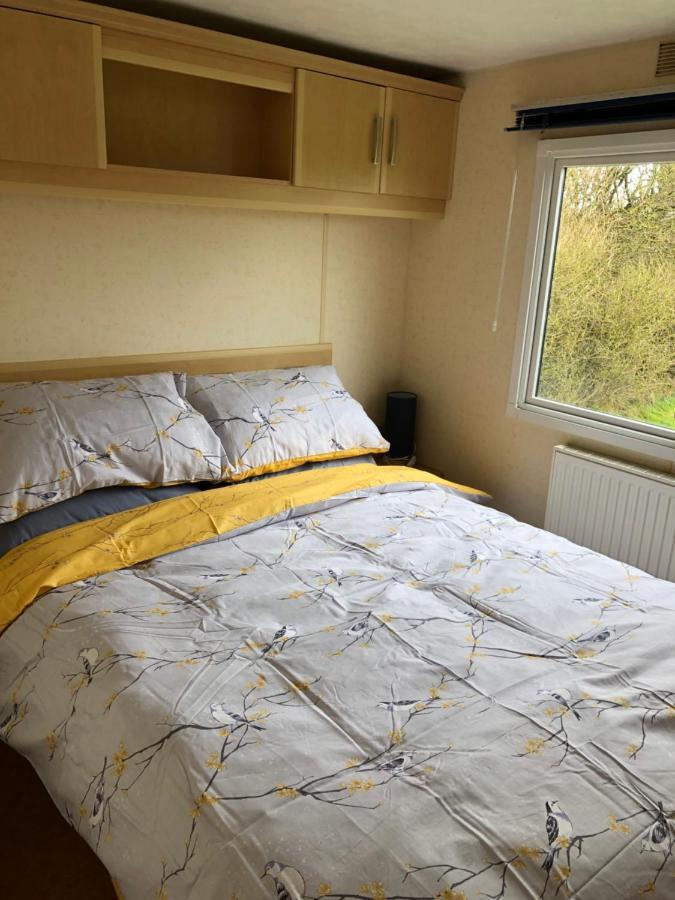 Captivating 2-Bed Static Caravan In Holyhead Llanfachraeth Buitenkant foto