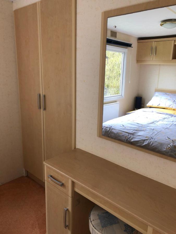 Captivating 2-Bed Static Caravan In Holyhead Llanfachraeth Buitenkant foto
