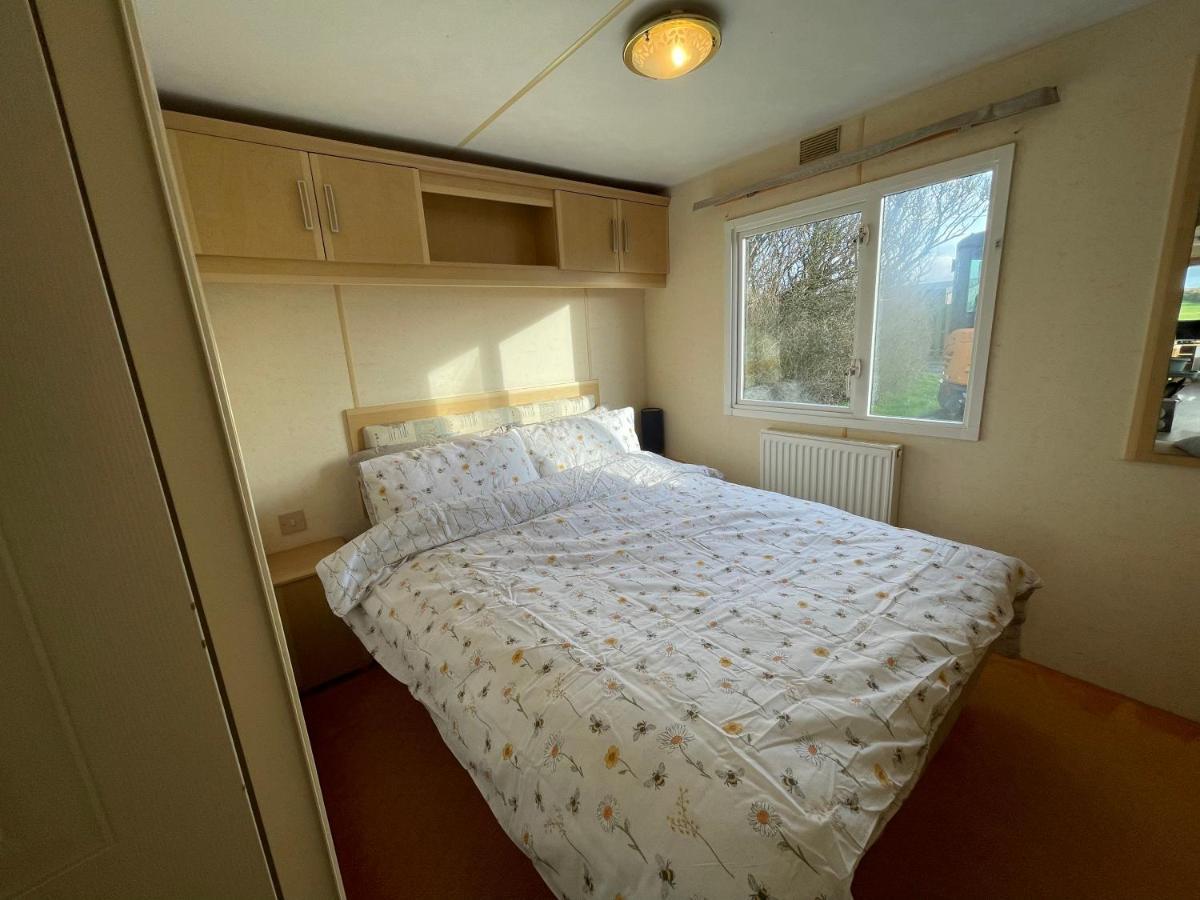 Captivating 2-Bed Static Caravan In Holyhead Llanfachraeth Buitenkant foto