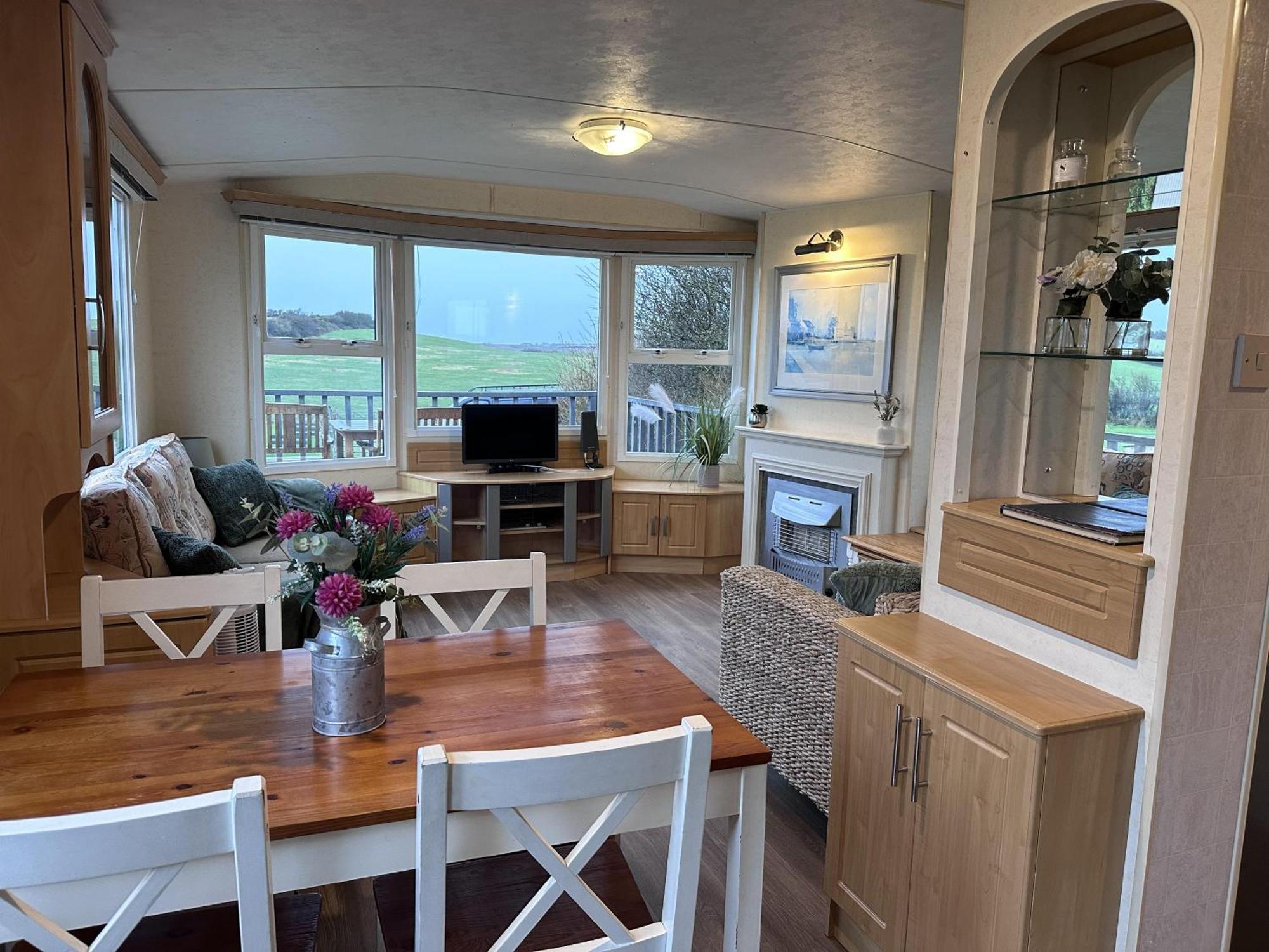Captivating 2-Bed Static Caravan In Holyhead Llanfachraeth Buitenkant foto